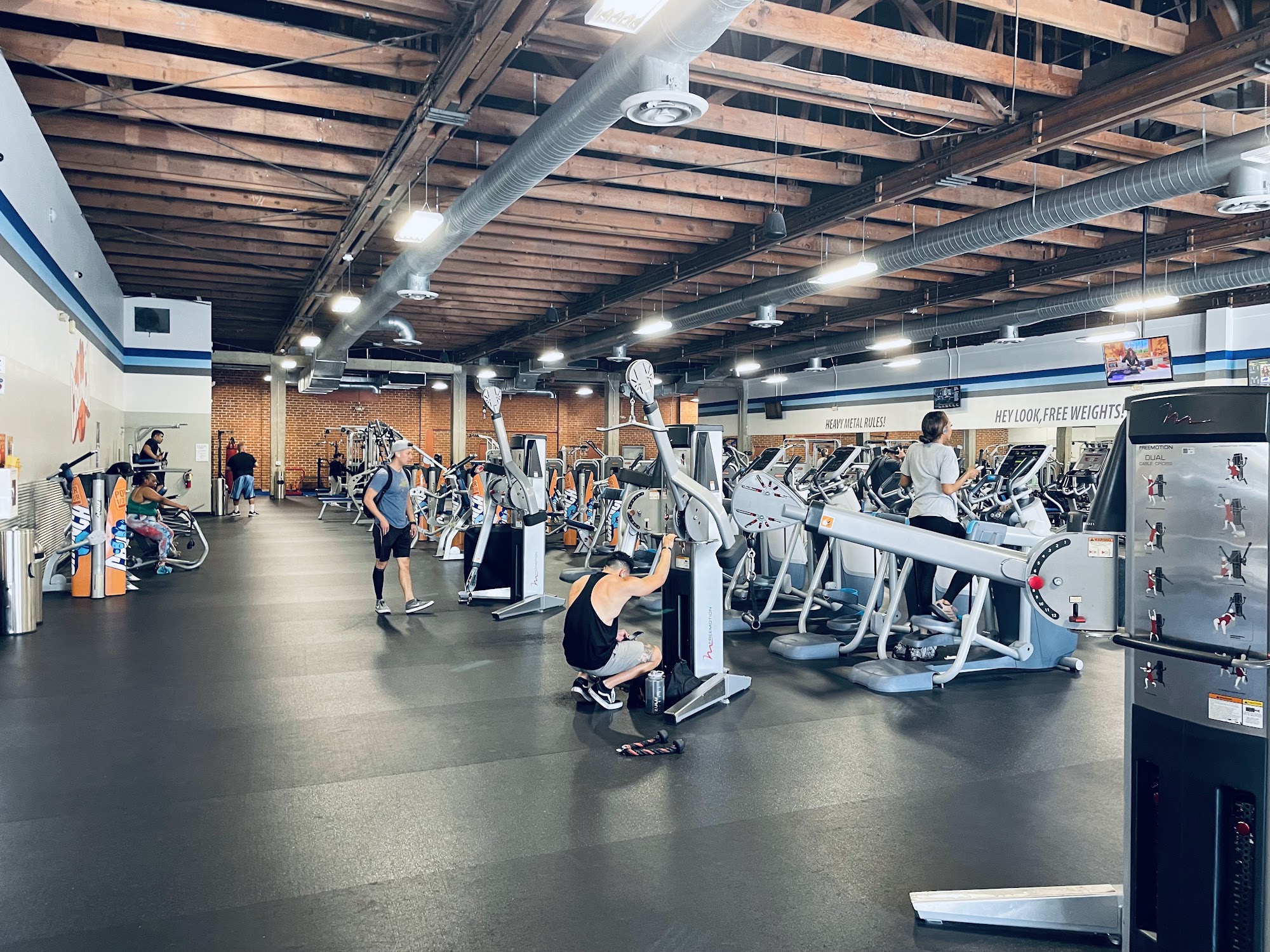Crunch Fitness - Lakewood